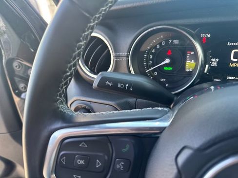 Used 2022 Jeep Wrangler Unlimited Sahara w/ Cold Weather Group AWD/4WD image 18