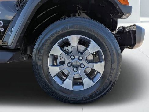 Used 2021 Jeep Wrangler Unlimited Sahara w/ LED Lighting Group AWD/4WD image 9