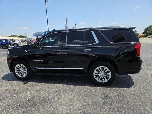 Used 2022 GMC Yukon SLT w/ SLT Luxury Package AWD/4WD image 3
