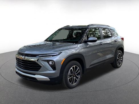 Used 2025 Chevrolet TrailBlazer LT image 3