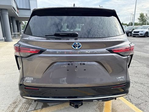 Used 2021 Toyota Sienna Limited AWD/4WD image 6
