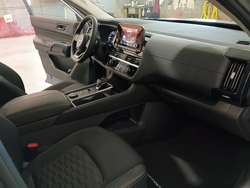 New 2025 Nissan Pathfinder SV image 13