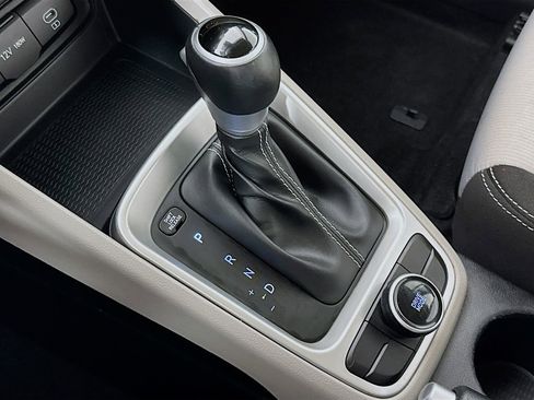 Used 2024 Hyundai Venue SEL image 16