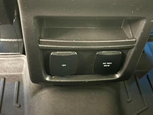 Used 2017 Ford Edge Titanium w/ Technology Package FWD image 12