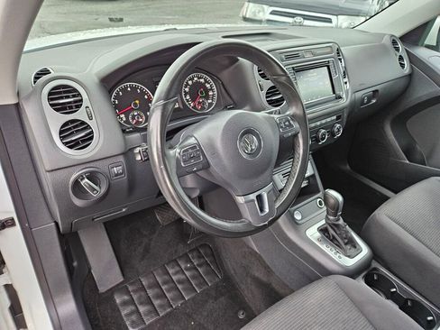 Used 2017 Volkswagen Tiguan Limited w/ Premium Package image 11