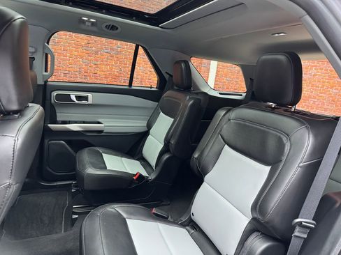 Used 2023 Ford Explorer XLT w/ Equipment Group 202A AWD/4WD image 27
