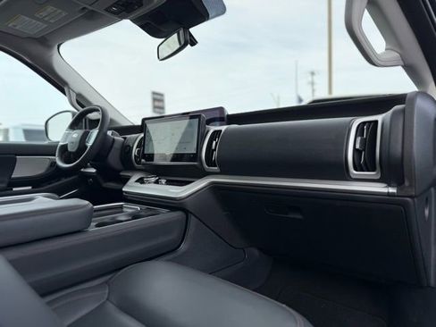 Used 2025 Ford Expedition Active image 22