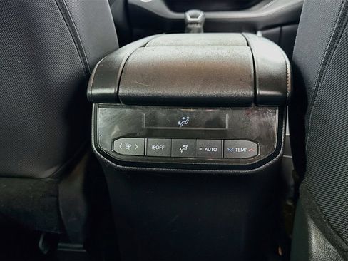 Used 2024 Toyota Highlander LE FWD image 24