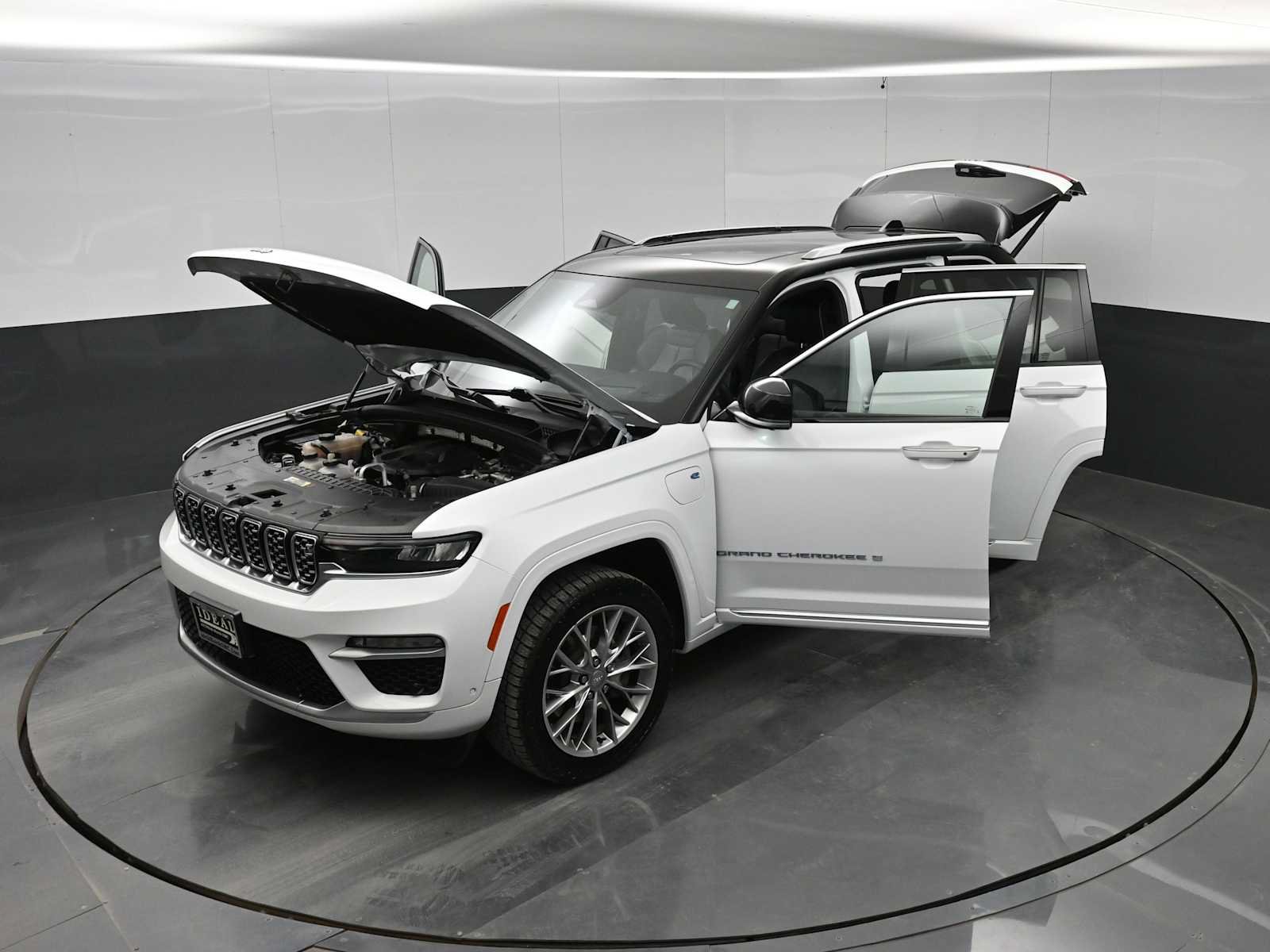 Used 2022 Jeep Grand Cherokee Summit w/ Advanced Protech Group IV AWD/4WD image 42