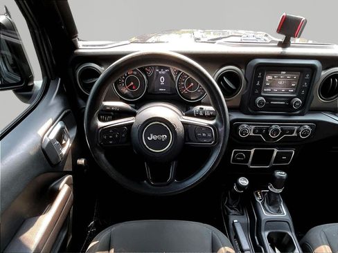 Used 2018 Jeep Wrangler Unlimited Sport AWD/4WD image 8
