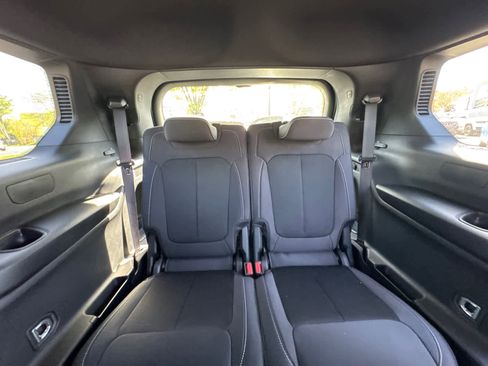 New 2025 Jeep Grand Cherokee L Laredo image 37