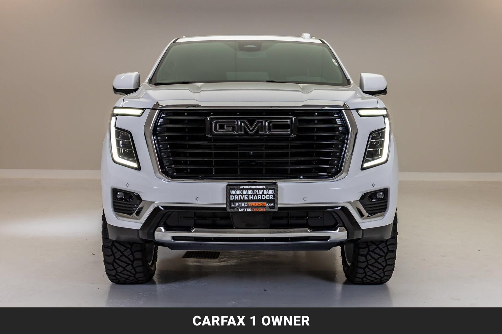 Used 2025 GMC Yukon Elevation w/ LPO, Elevation Black Package AWD/4WD image 4