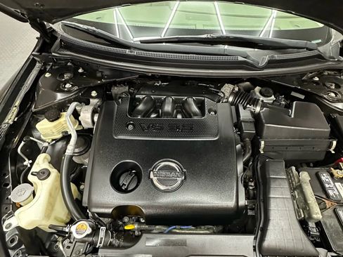 Used 2011 Nissan Altima 3.5 SR w/ 3.5SR Premium Pkg FWD image 27