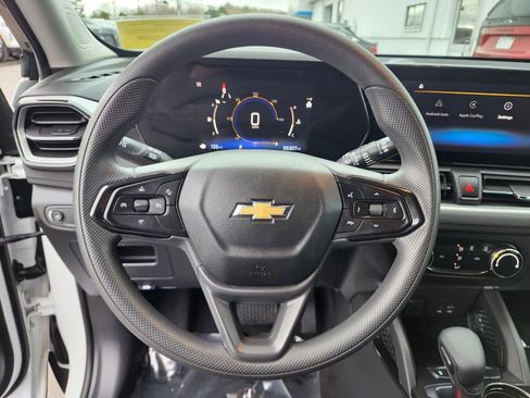 Used 2024 Chevrolet TrailBlazer LS w/ LS Convenience Package FWD image 25