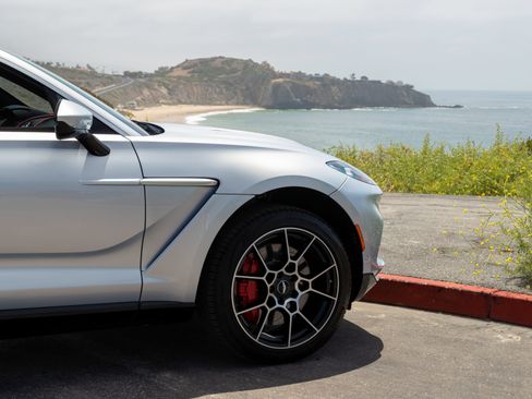 Used 2021 Aston Martin DBX AWD/4WD image 8