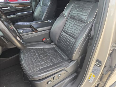 Used 2022 Cadillac Escalade Sport Platinum w/ Heavy-Duty Trailer Package AWD/4WD image 11