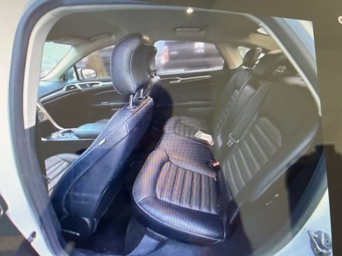 Used 2018 Ford Fusion SE w/ Equipment Group 602A FWD image 8