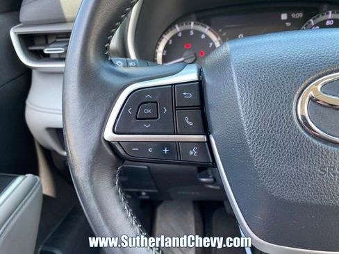 Used 2023 Toyota Highlander XLE image 21
