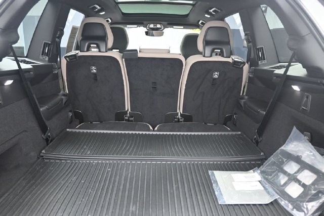 Used 2026 Volvo XC90 T8 Plus w/ Protection Package Premier AWD/4WD image 30