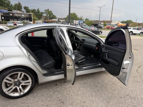 Used 2009 Pontiac G8 w/ Premium Package RWD image 10