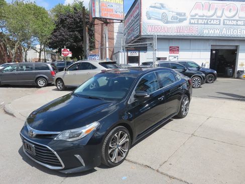 Used 2016 Toyota Avalon Limited w/ Toyota Safety Sense Package FWD image 2