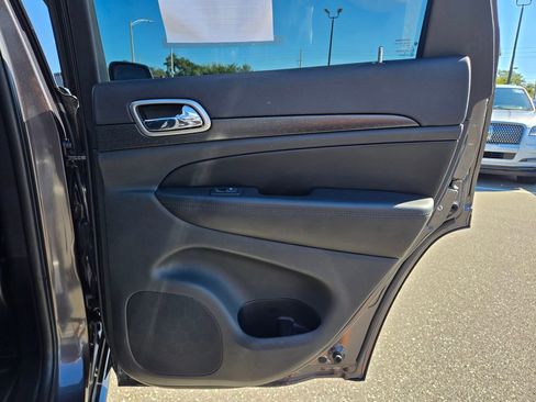 Used 2017 Jeep Grand Cherokee Altitude image 46