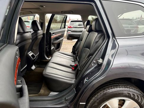 Used 2011 Subaru Outback 3.6R Limited image 19