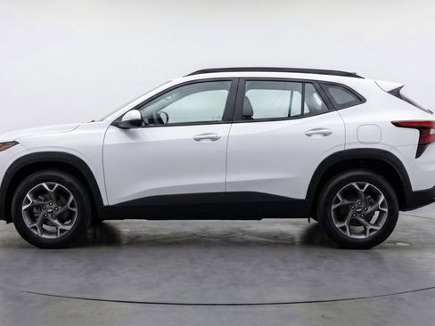 Used 2025 Chevrolet Trax LT FWD image 5