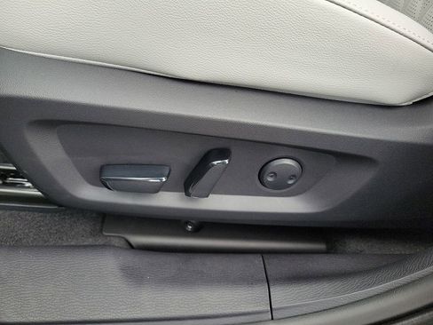 New 2025 Mitsubishi Outlander PLATINUM EDITION image 11