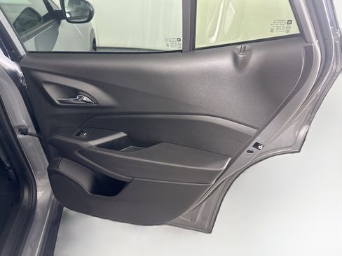 Used 2025 Chevrolet Trax LS image 28