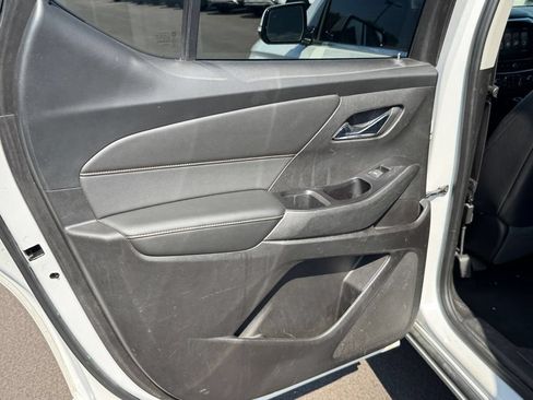 Used 2018 Chevrolet Traverse Premier w/ Driver Confidence II Package FWD image 14