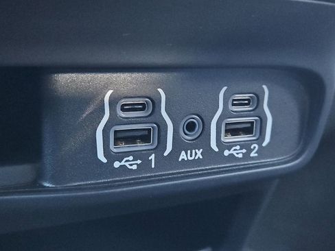 Used 2024 Chrysler Pacifica Touring image 26