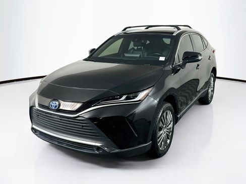 Used 2022 Toyota Venza XLE AWD/4WD image 3