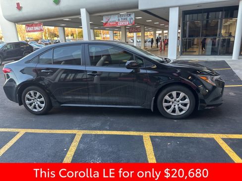 Used 2025 Toyota Corolla LE image 5