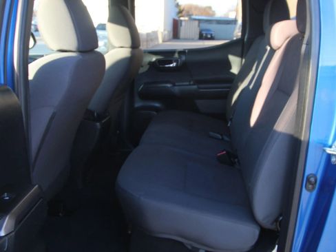 Used 2017 Toyota Tacoma TRD Off-Road w/ Tow Package (A/T) image 11