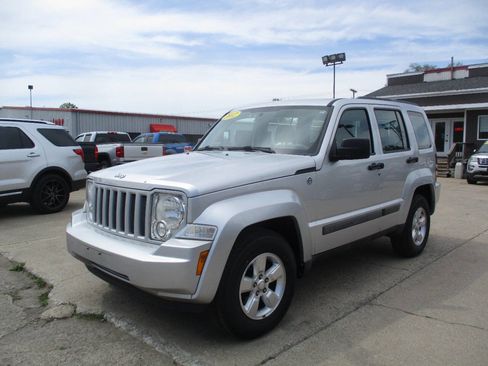 Used 2012 Jeep Liberty Sport AWD/4WD image 2