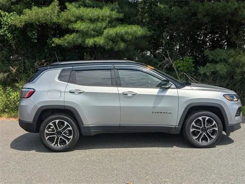 Certified 2022 Jeep Compass Limited w/ Sun and Sound Group image 5