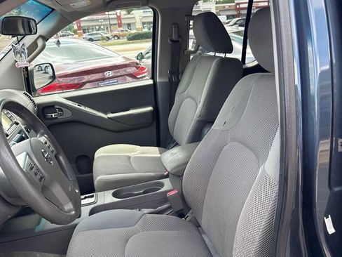Used 2014 Nissan Frontier SV RWD image 6