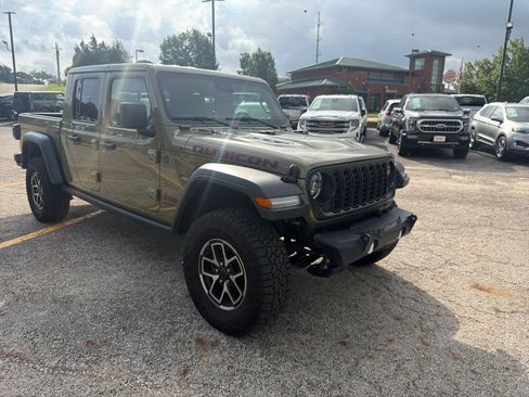 Used 2025 Jeep Gladiator Rubicon AWD/4WD image 3