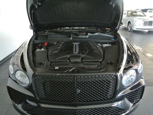 Used 2023 Bentley Bentayga AWD/4WD image 32