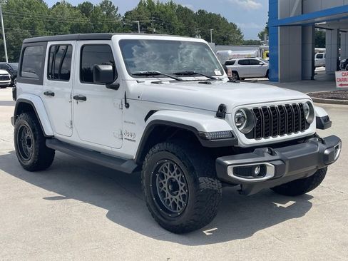Used 2020 Jeep Wrangler Unlimited Sahara AWD/4WD image 5