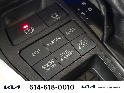 Used 2021 Toyota RAV4 LE AWD/4WD image 32