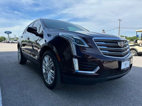 Used 2017 Cadillac XT5 Premium Luxury w/ Driver Assist Package FWD image 3