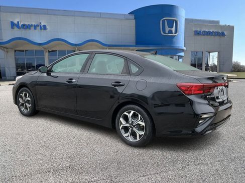Used 2019 Kia Forte LXS FWD image 3