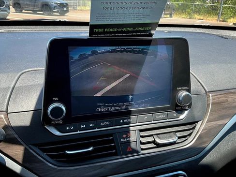 Used 2025 Nissan Altima 2.5 SV FWD image 15