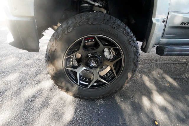 Used 2023 GMC Sierra 1500 AT4 w/ AT4 Premium Package AWD/4WD image 39
