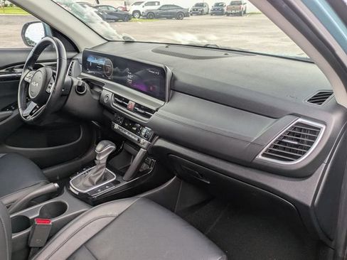 Used 2024 Kia Seltos EX FWD image 28