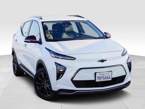 Used 2023 Chevrolet Bolt EUV Premier w/ Redline Edition image 2