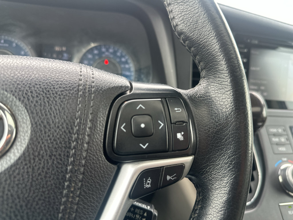 Used 2019 Toyota Sienna XLE w/ XLE Navigation Package FWD image 24