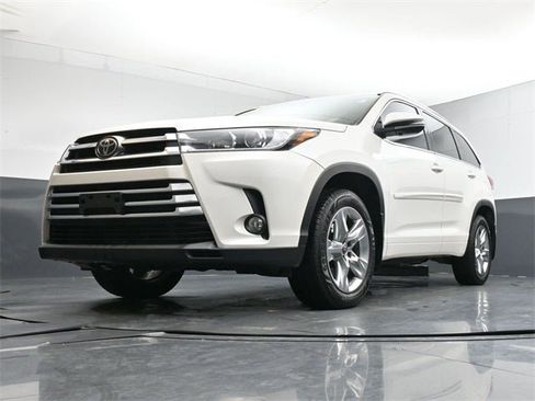 Used 2017 Toyota Highlander Limited image 41